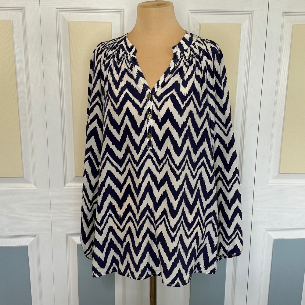 Lilly Pulitzer Navy White Chevron Silk Tunic Blouse Smocked V-Neck Medium 41773